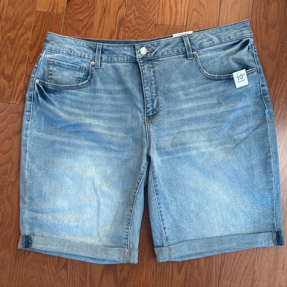 Time and Tru Mid Rise Denim Jean Shorts‎ NWT